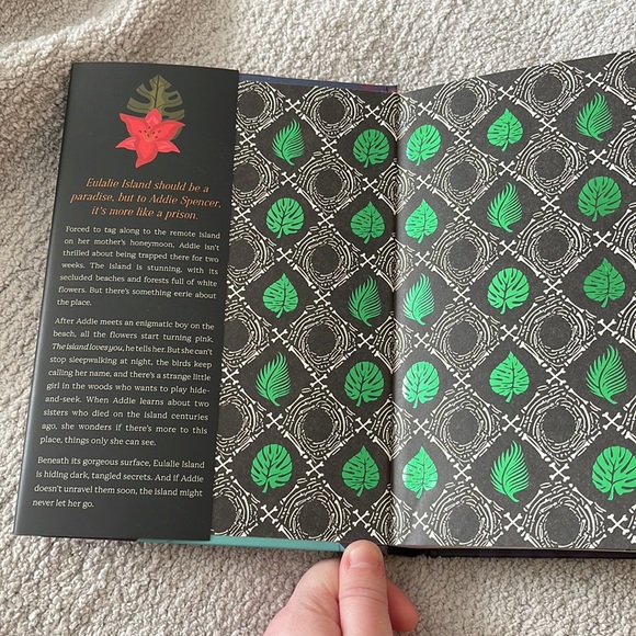 The Depths by Nicole Lesperance - Exclusive OwlCrate Edition SIGNED COPY - Picture 3 of 5